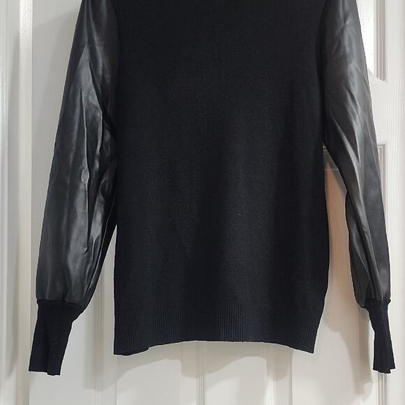 Sioni Black Sweater with Leather-Style Sleeves - Picture 4 of 10